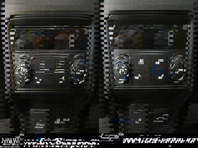 Used 2022 GMC Acadia SLT w/ Technology Package image 24