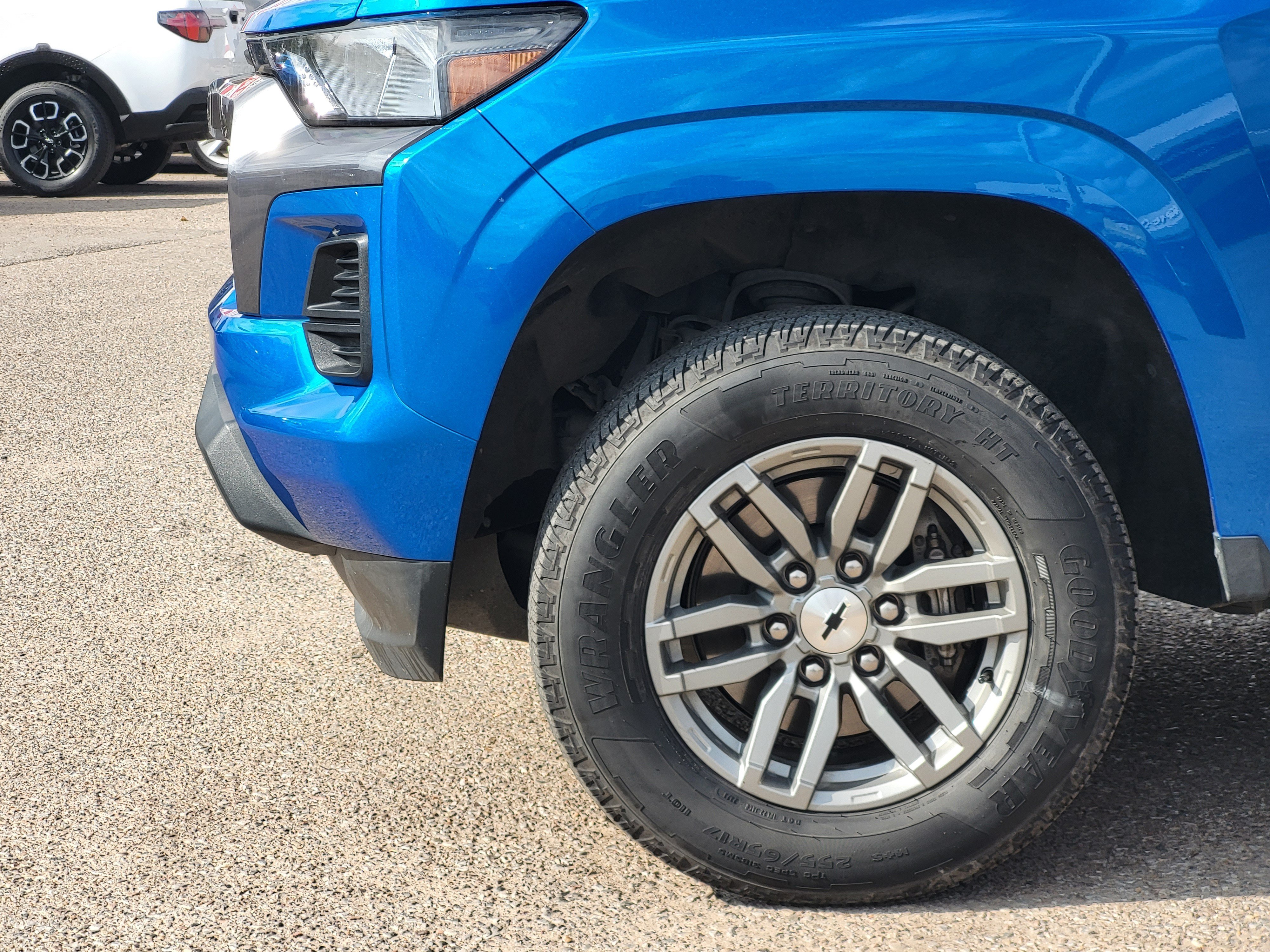 Used 2023 Chevrolet Colorado LT AWD/4WD image 7