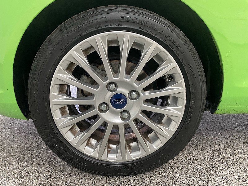 Used 2014 Ford Fiesta Titanium image 23