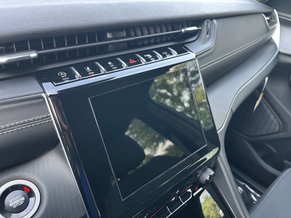 New 2025 Jeep Grand Cherokee L Laredo w/ Luxury Tech Group I image 34