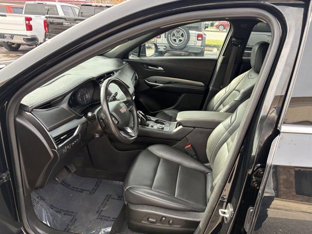Used 2023 Cadillac XT4 Premium Luxury image 17