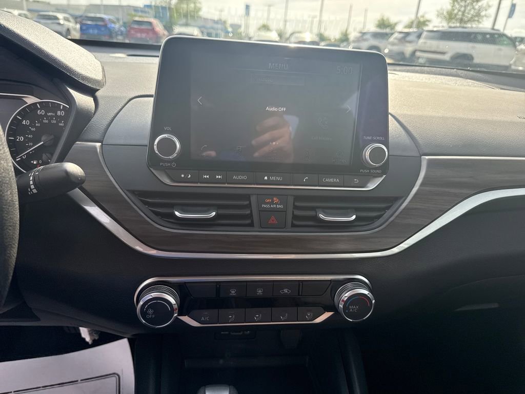 Used 2025 Nissan Altima 2.5 SV image 24