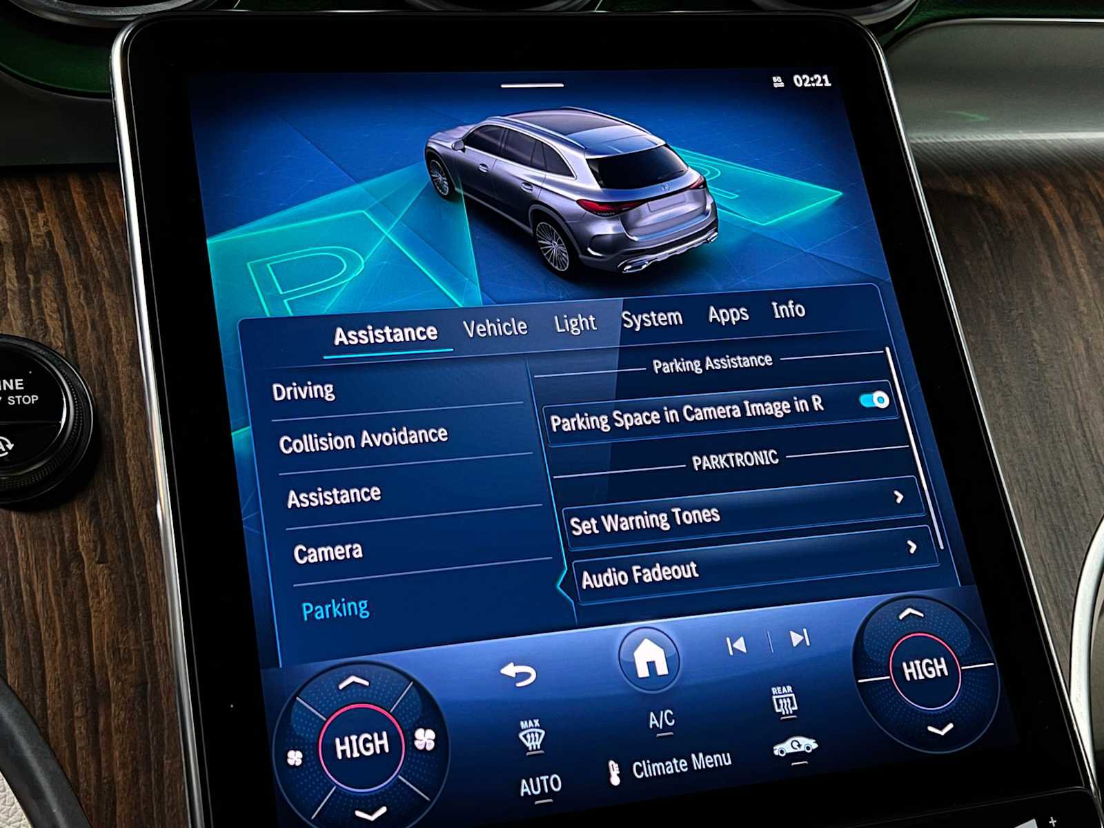 Certified 2025 Mercedes-Benz GLC 300 4MATIC image 37