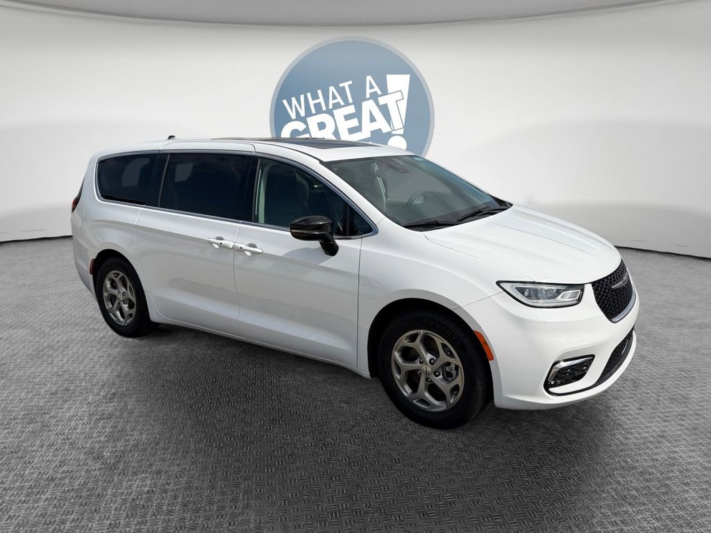 Used 2024 Chrysler Pacifica Limited FWD image 1