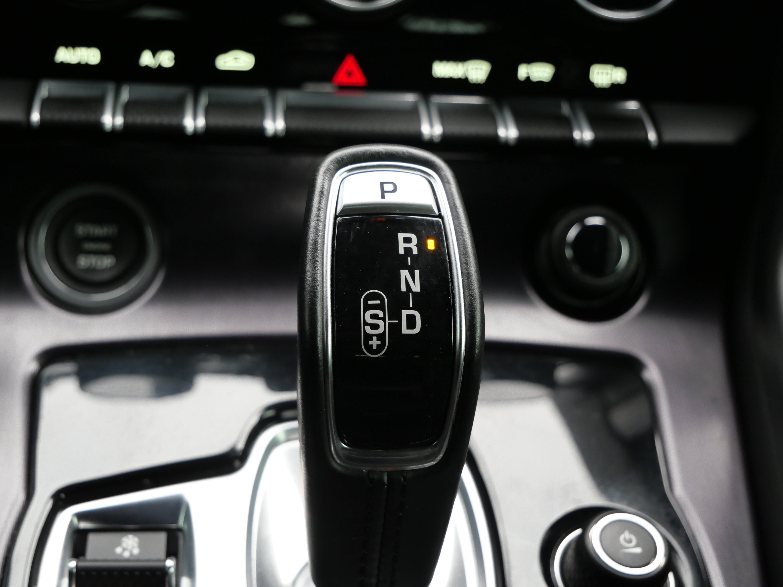 Used 2020 Jaguar F-TYPE Convertible RWD image 29