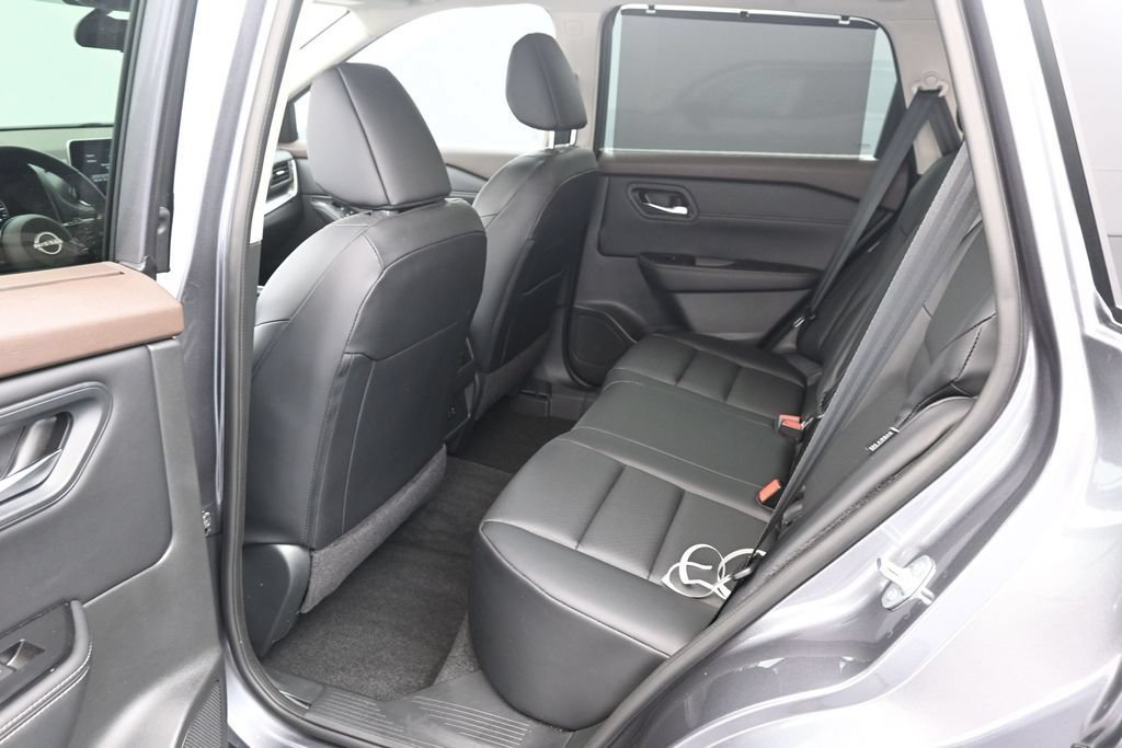 Used 2023 Nissan Rogue SV w/ SV Premium B Package FWD image 19