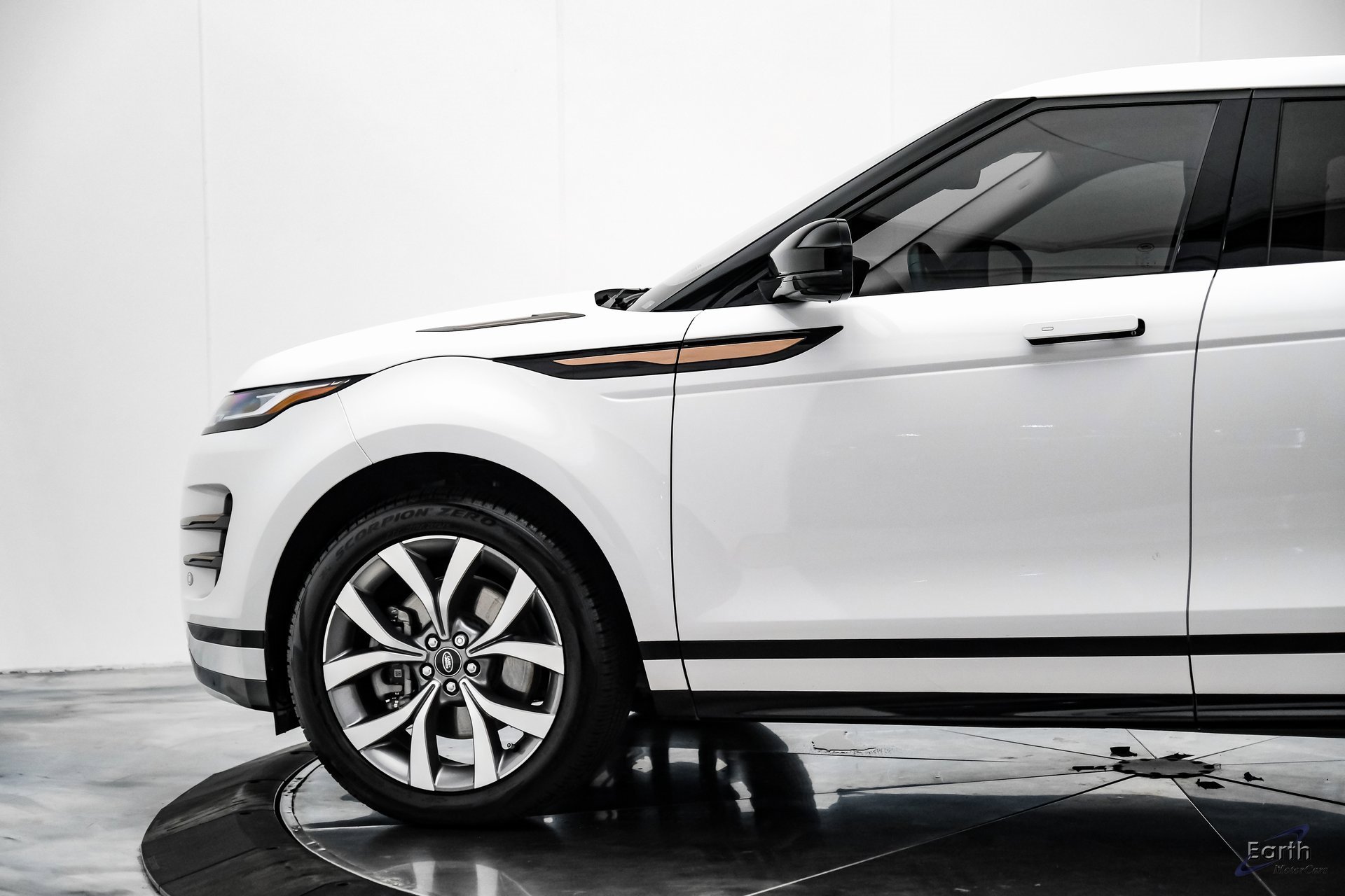 Used 2023 Land Rover Range Rover Evoque R-Dynamic S image 5