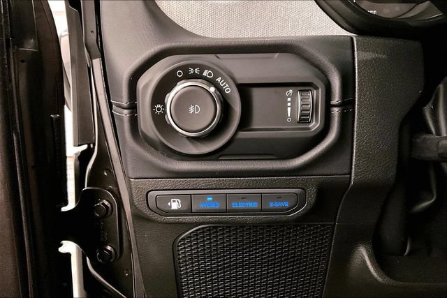 Used 2025 Jeep Wrangler Unlimited Sahara AWD/4WD image 39