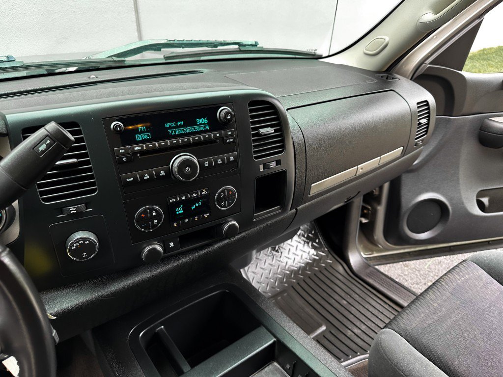 Used 2009 Chevrolet Silverado 1500 LT w/ Power Pack Plus AWD/4WD image 21