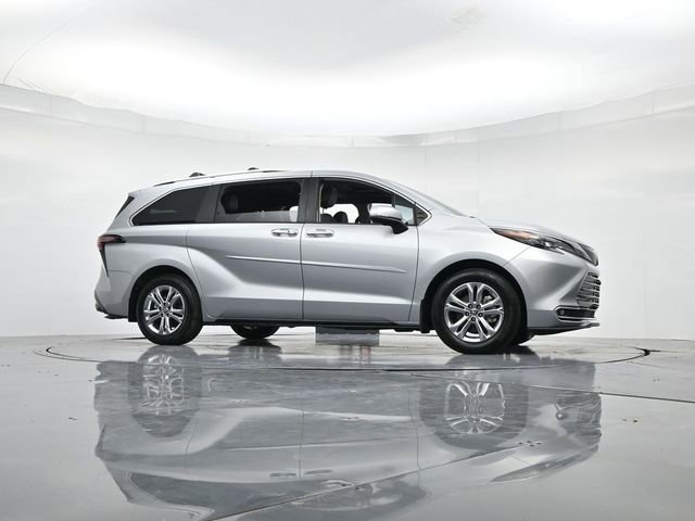 Used 2024 Toyota Sienna Platinum image 35