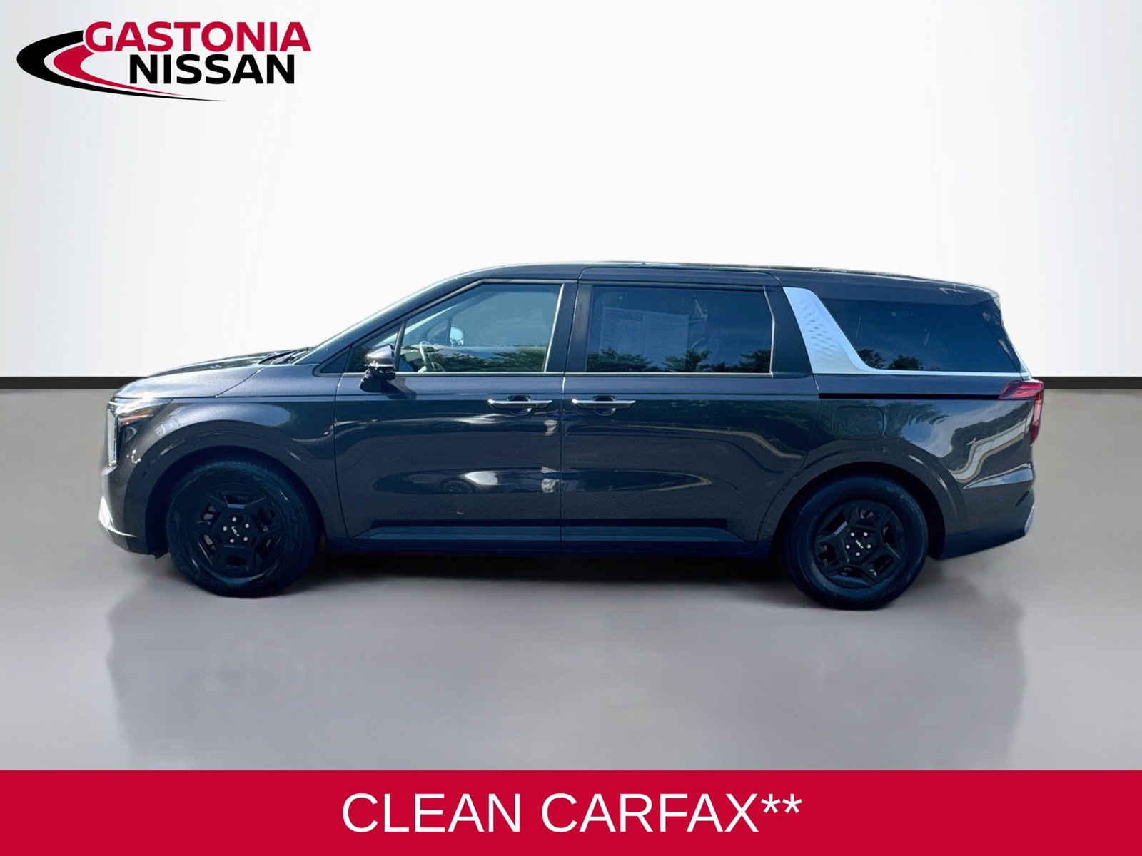Used 2025 Kia Carnival FWD image 5