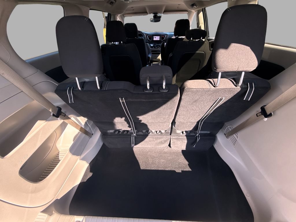Used 2024 Chrysler Voyager LX FWD image 10