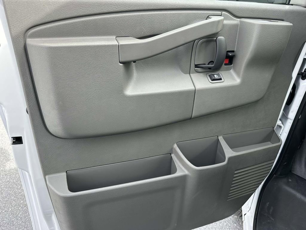 New 2024 Chevrolet Express 4500 w/ Power Convenience Package RWD image 9