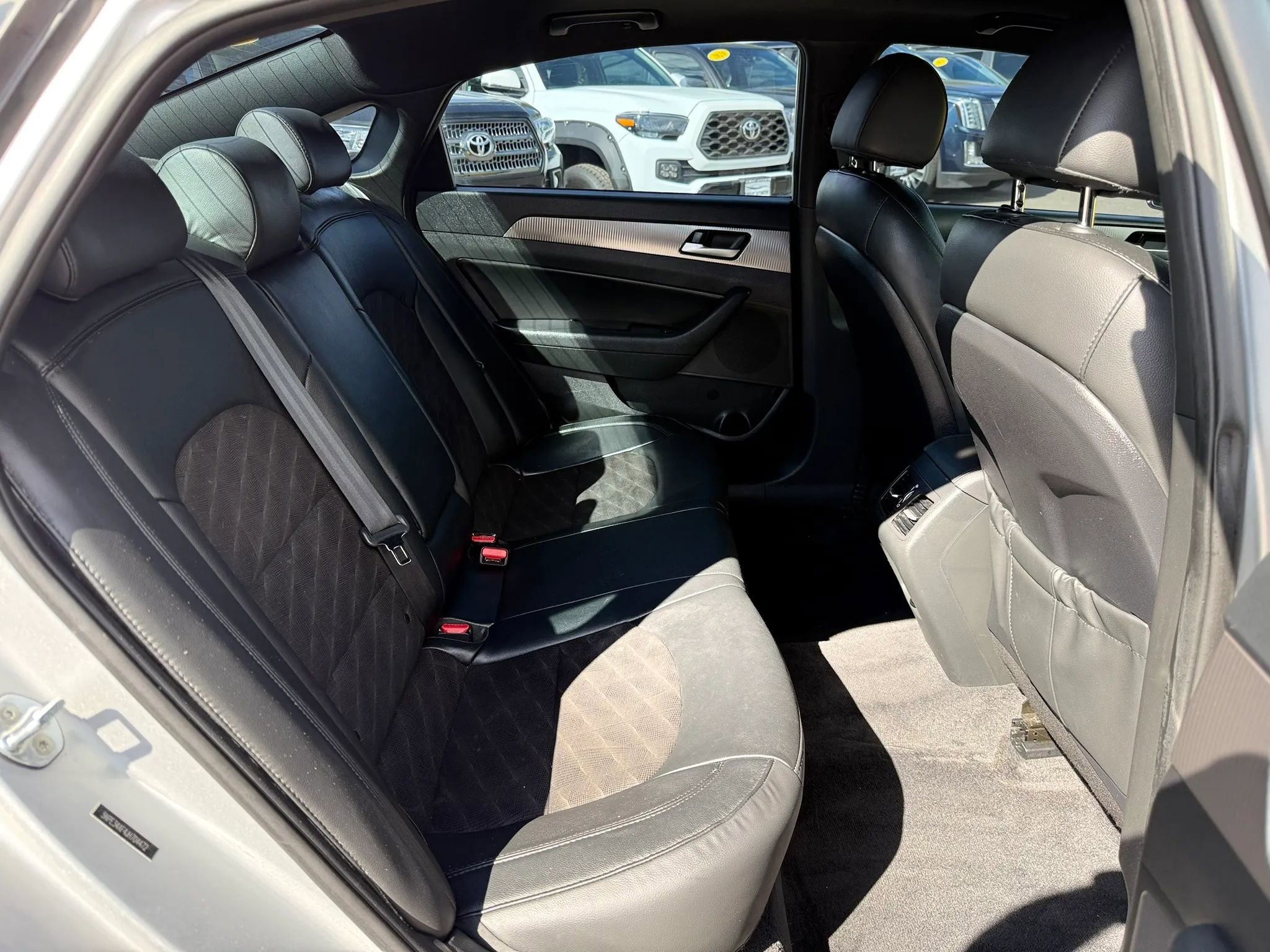 Used 2018 Hyundai Sonata Sport w/ Tech Package 05 FWD image 19