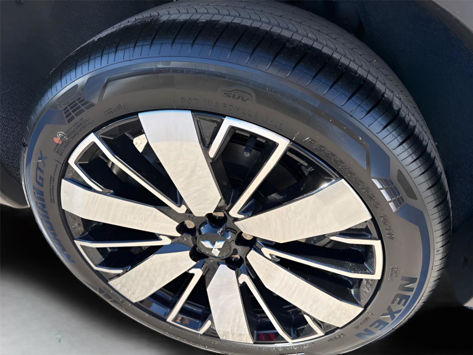 New 2026 Mitsubishi Outlander SE FWD image 13