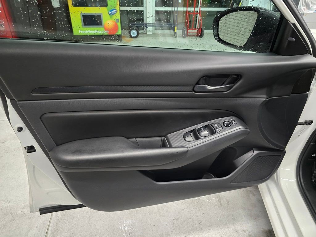 Used 2025 Nissan Altima 2.5 S FWD image 13