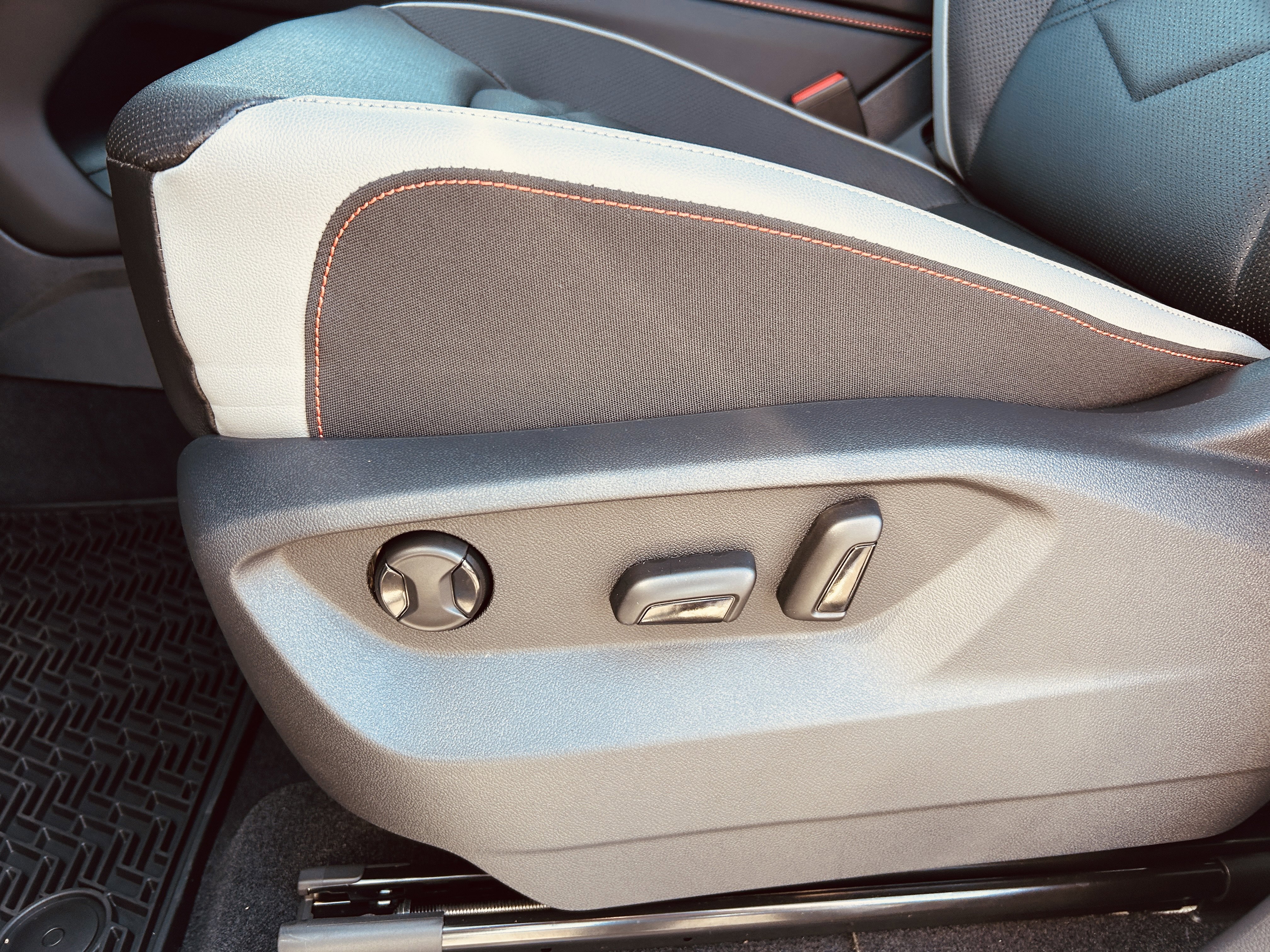 New 2026 Volkswagen Atlas Peak Edition image 21
