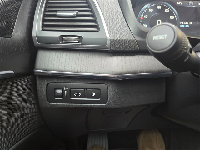 Used 2020 Volvo XC90 T8 Momentum w/ Protection Package image 32