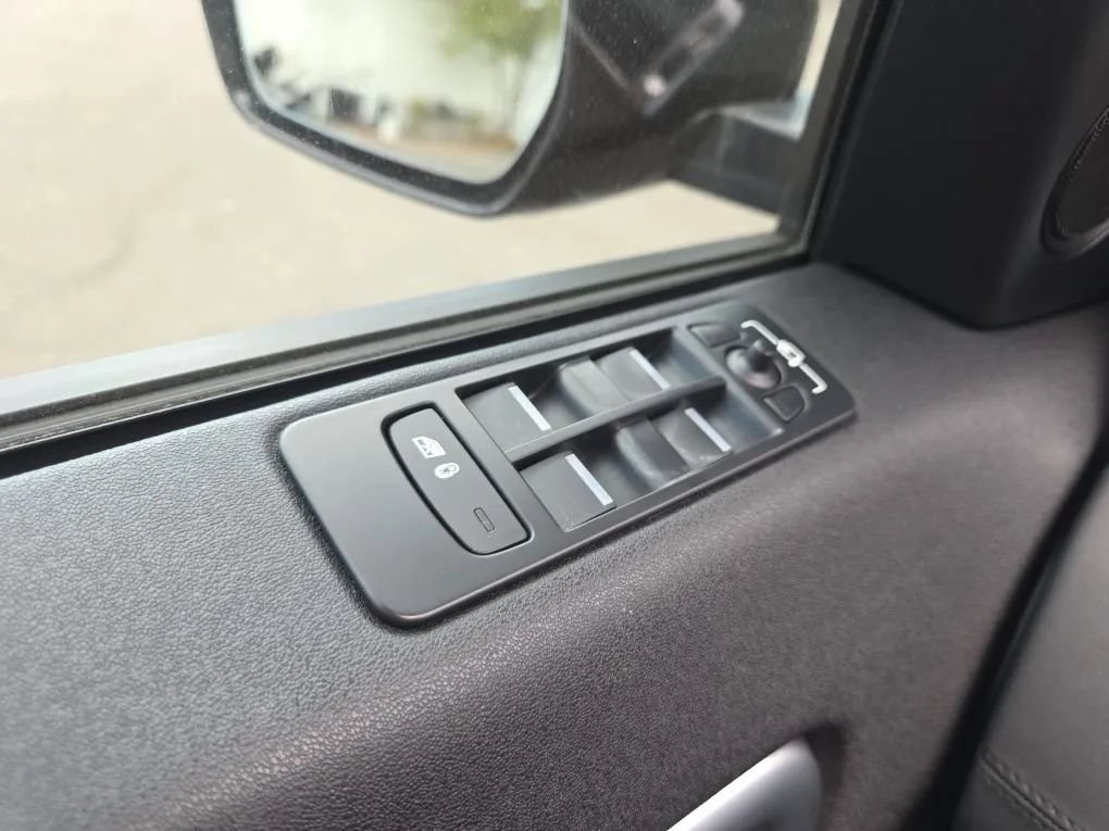 Used 2019 Land Rover Discovery Sport HSE AWD/4WD image 25