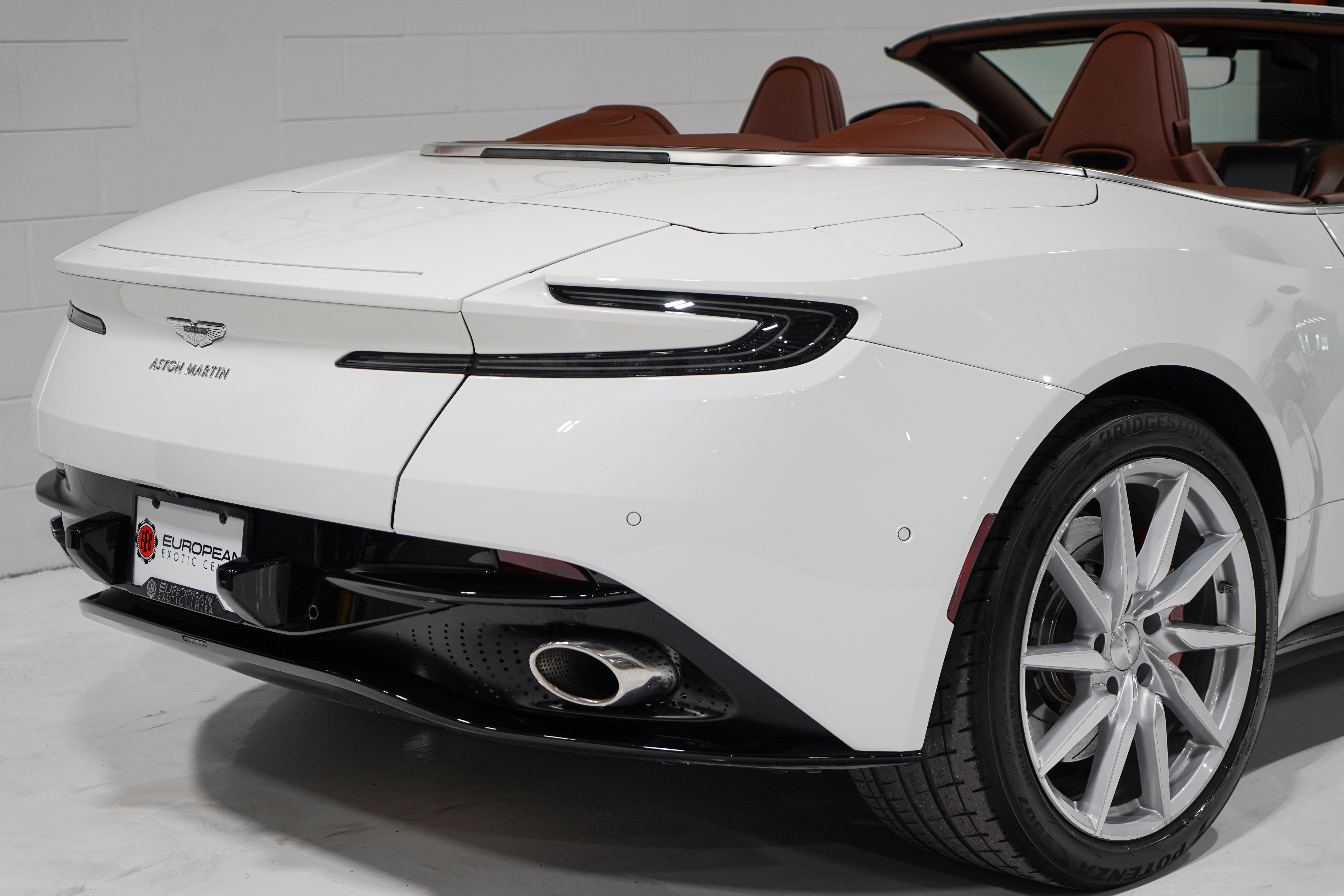 Used 2020 Aston Martin DB11 Volante RWD image 24