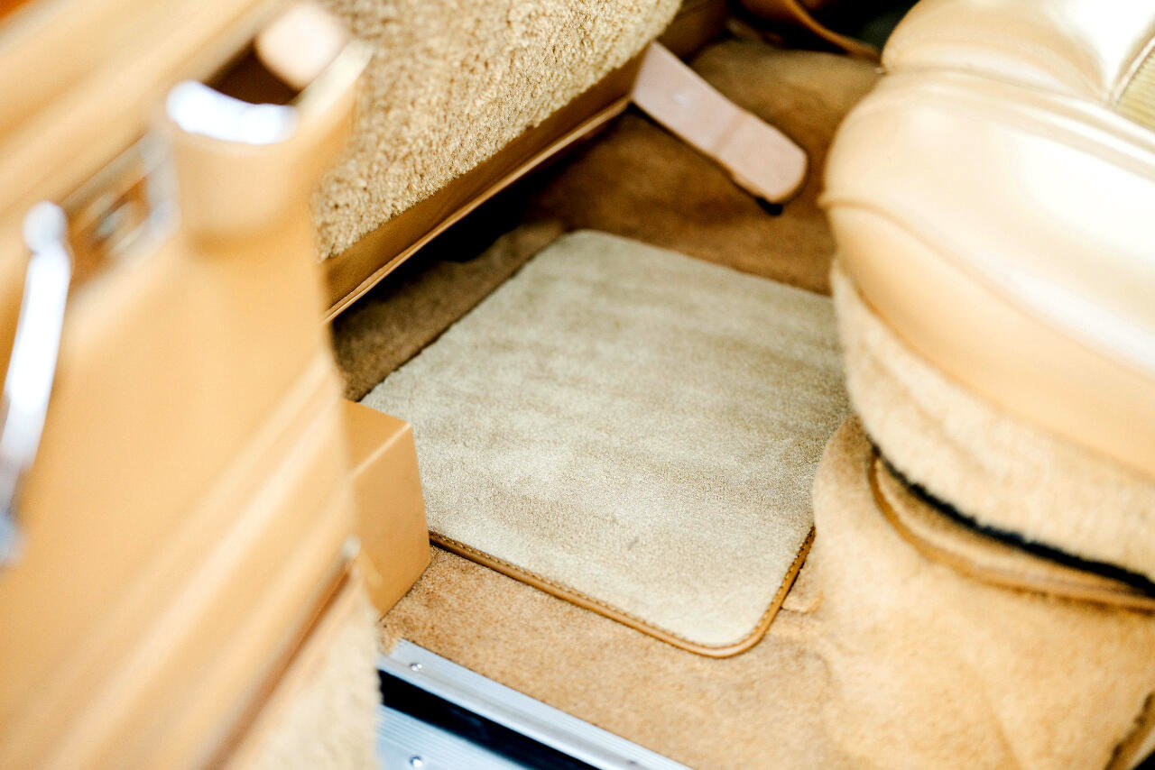 Used 1987 Jeep Grand Wagoneer image 86