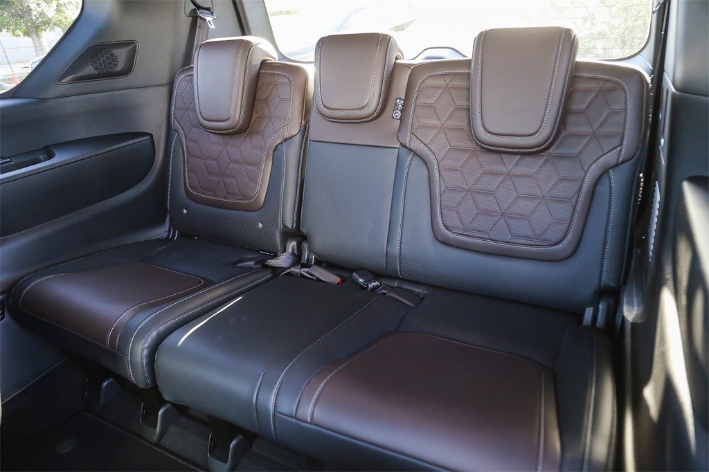 New 2025 Nissan Armada Platinum Reserve image 16