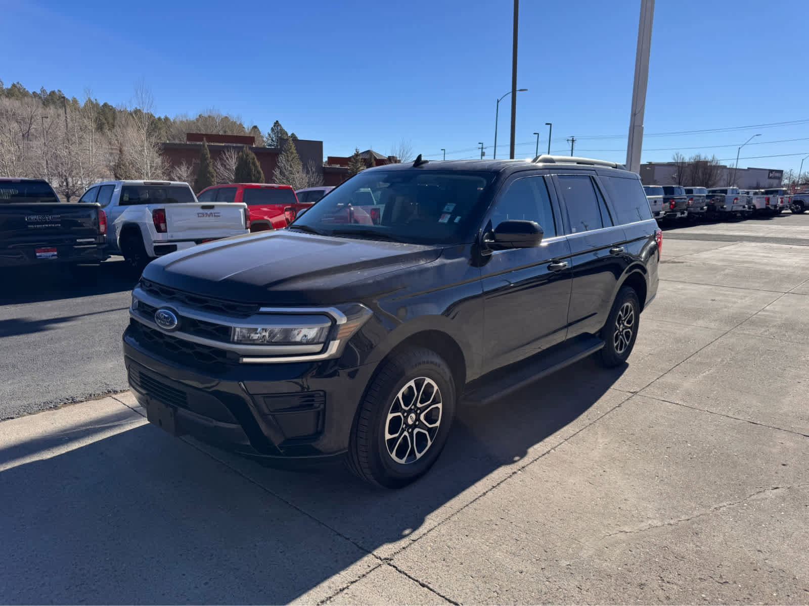 Used 2024 Ford Expedition XLT image 1