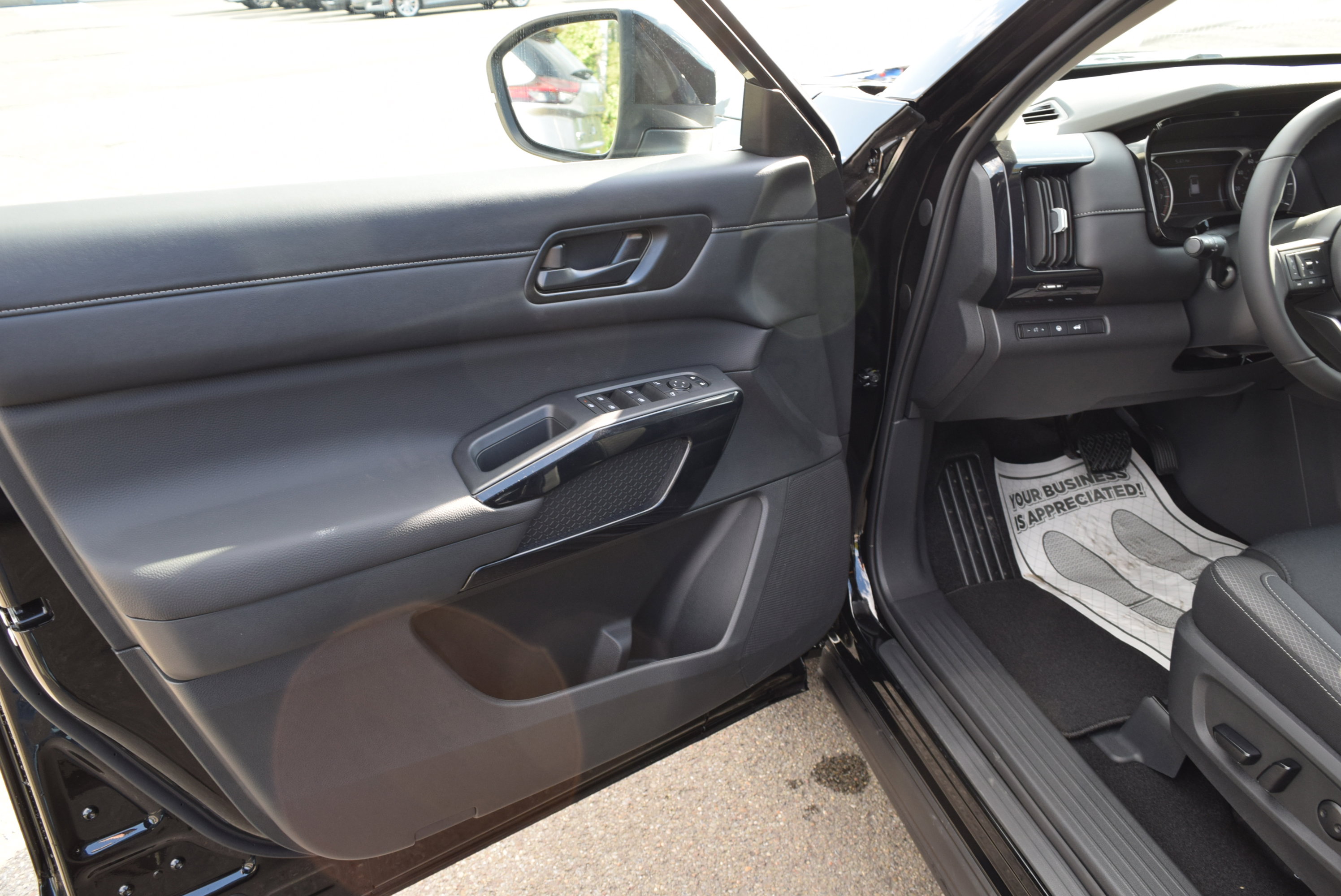 New 2025 Nissan Pathfinder SV w/ Black Appearance Package image 12