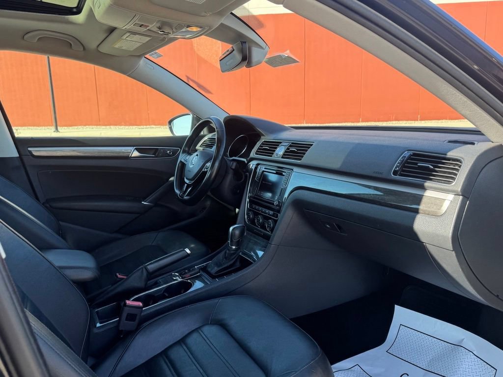 Used 2017 Volkswagen Passat 1.8T SEL Premium FWD image 26