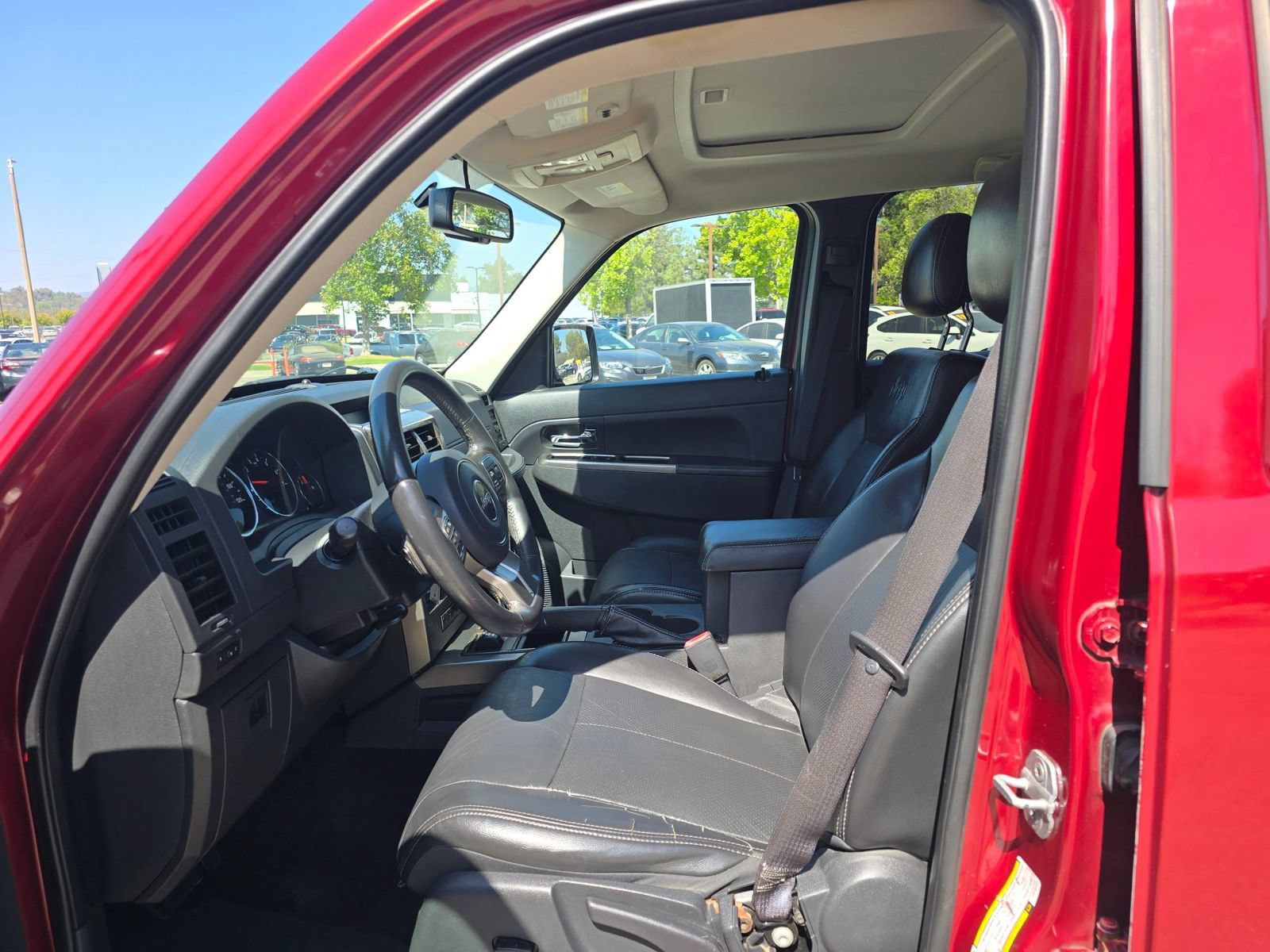 Used 2012 Jeep Liberty Limited Jet AWD/4WD image 10
