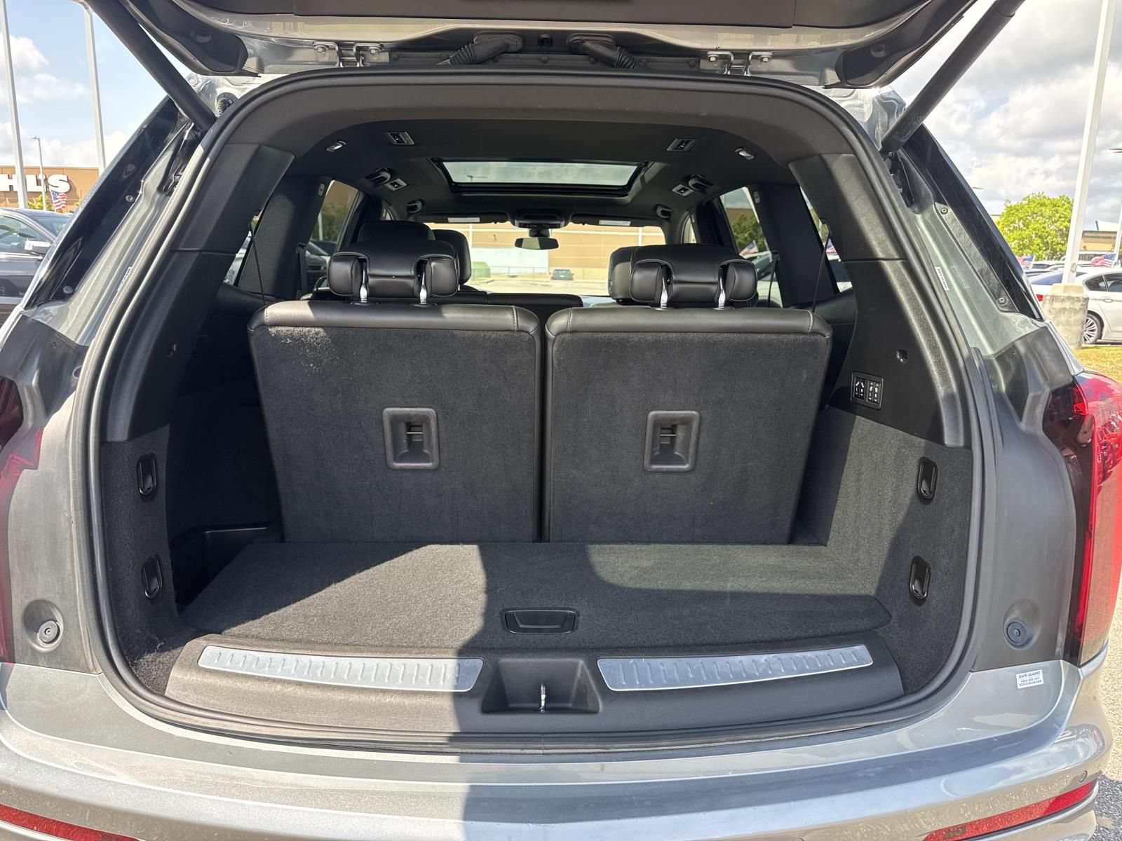 Used 2024 Cadillac XT6 Premium Luxury FWD image 9