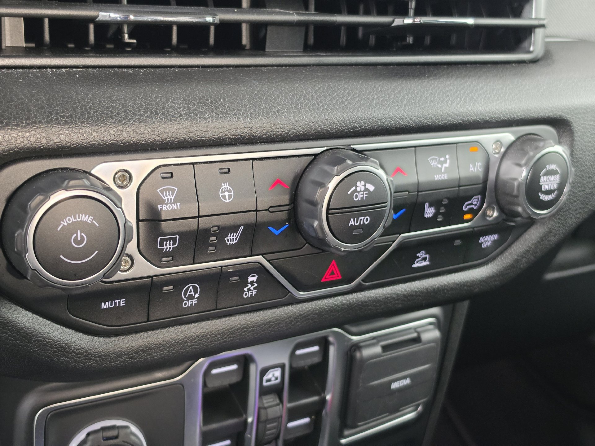 Used 2024 Jeep Wrangler Unlimited Sport AWD/4WD image 15