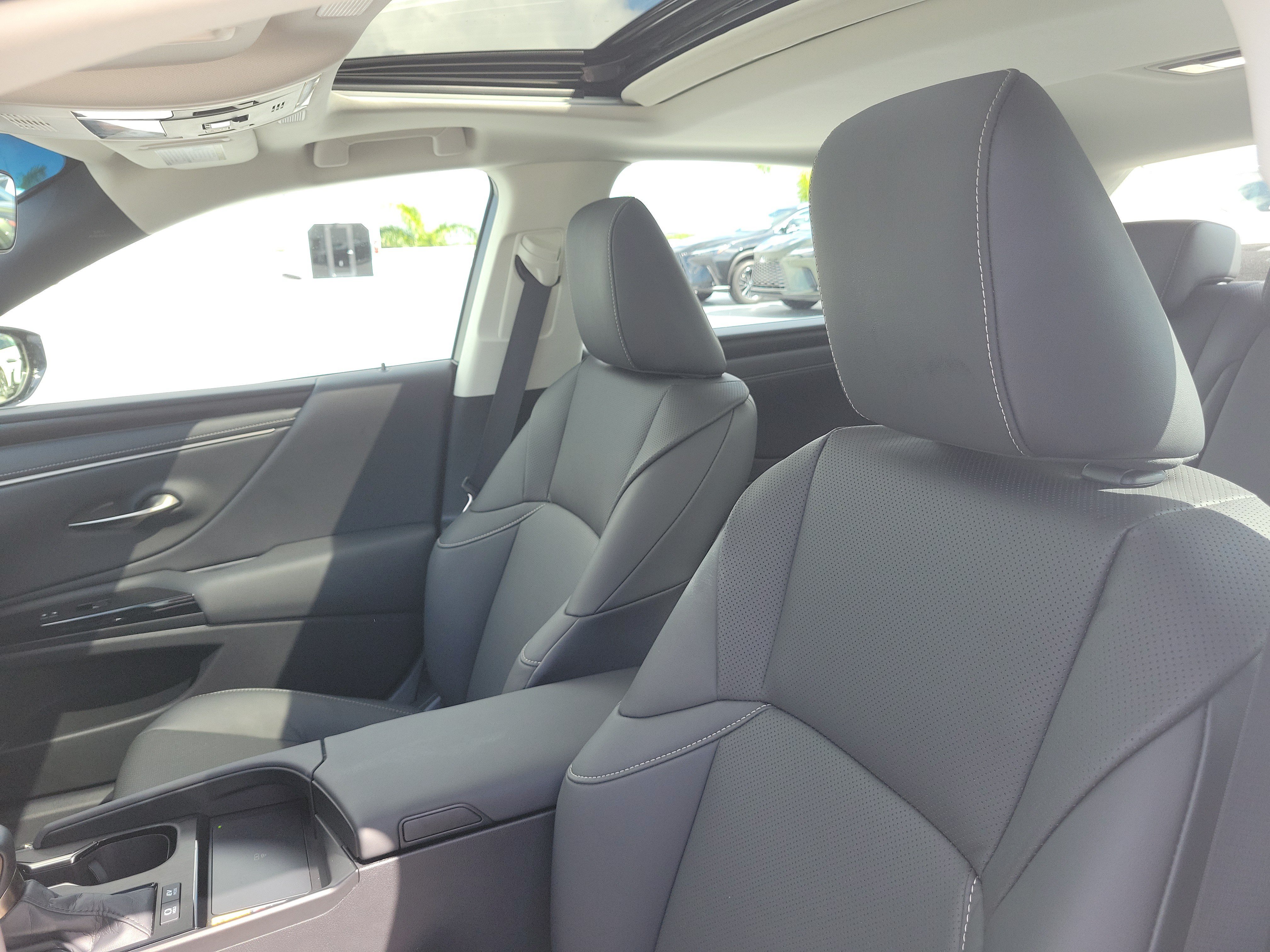 Used 2025 Lexus ES 300h w/ Premium Package FWD image 20