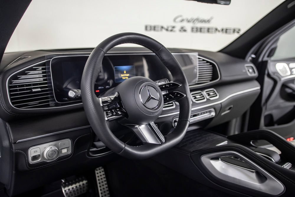 Used 2025 Mercedes-Benz GLS 580 4MATIC image 25