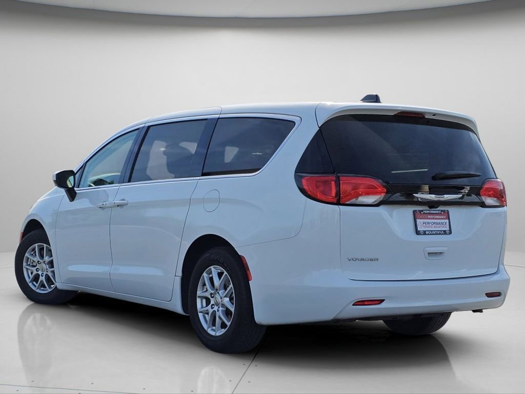 Used 2023 Chrysler Voyager LX image 21