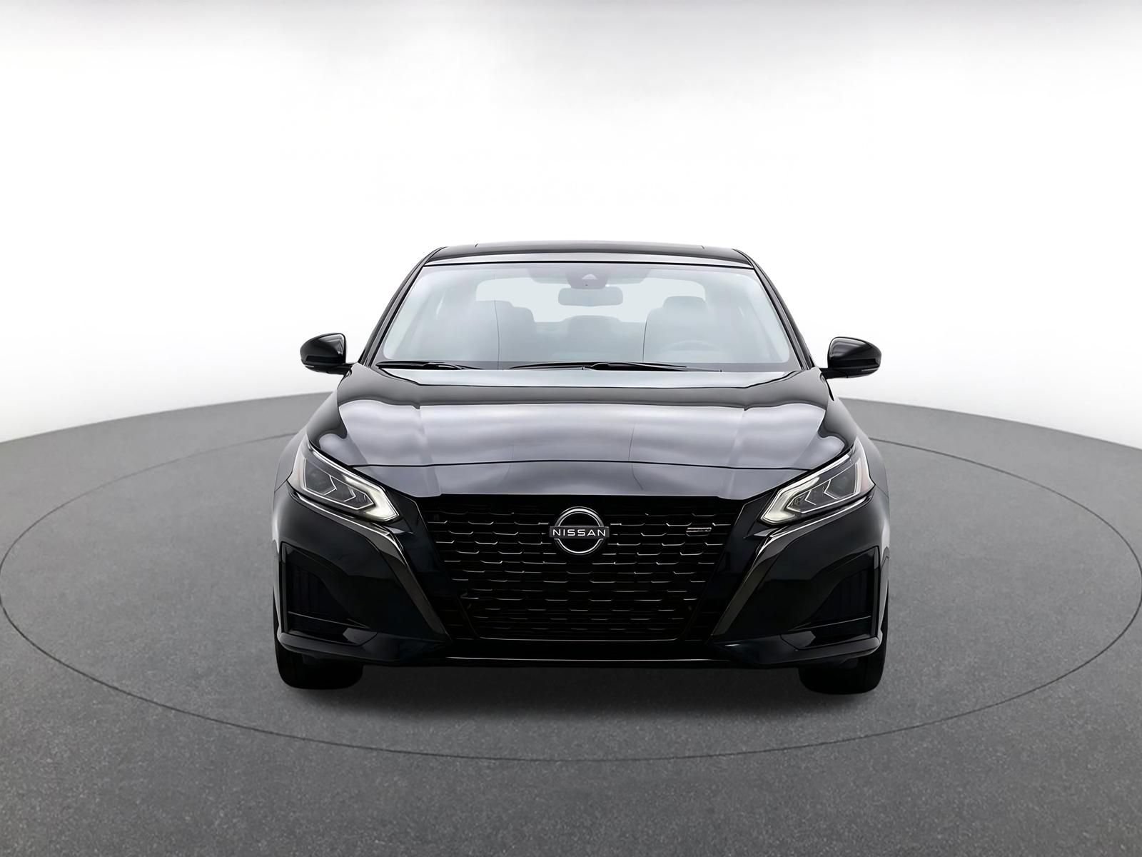 Used 2025 Nissan Altima 2.5 SV FWD image 2