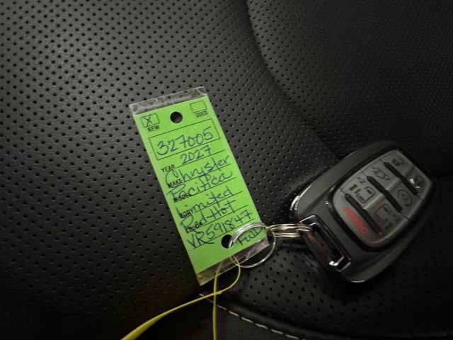 Used 2027 Chrysler Pacifica Limited FWD image 31