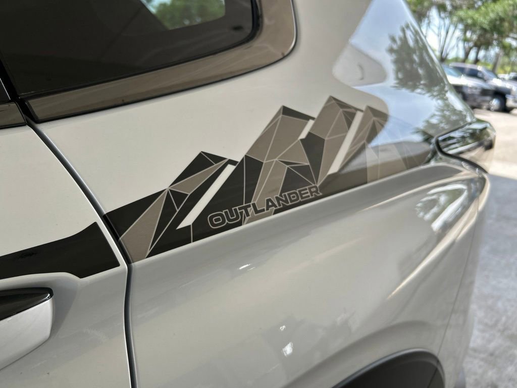New 2026 Mitsubishi Outlander AWD image 16