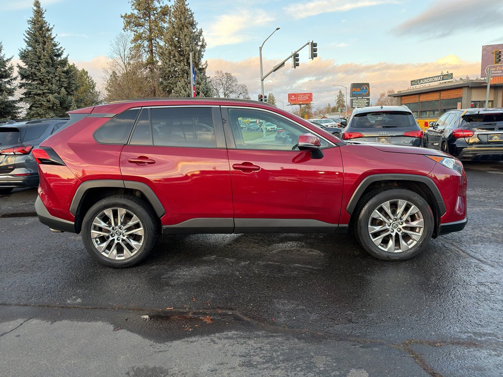 Used 2020 Toyota RAV4 XLE Premium image 7