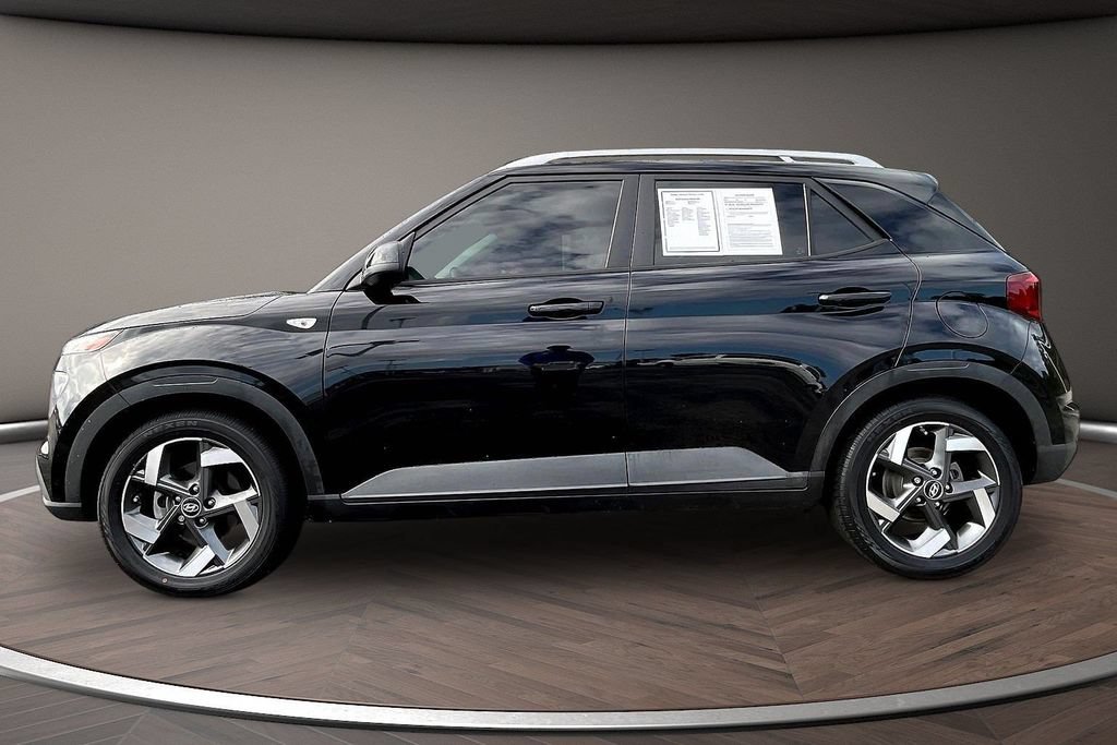 Used 2022 Hyundai Venue SEL FWD image 7