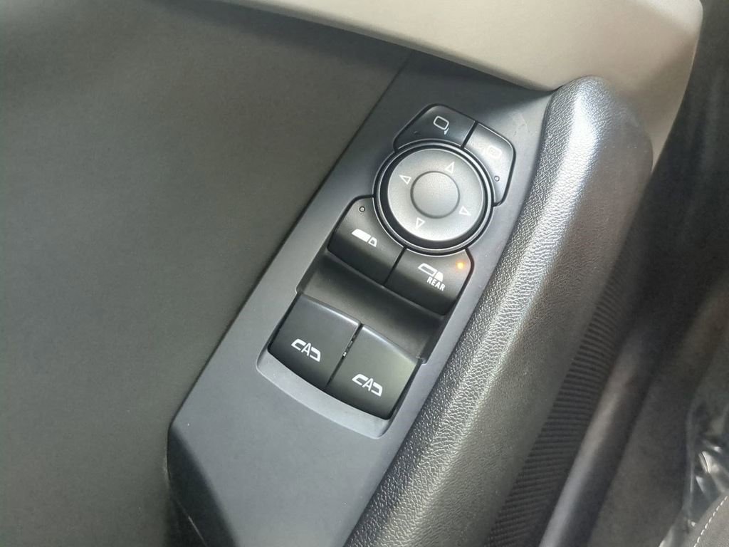 Used 2020 Chevrolet Camaro LT image 30