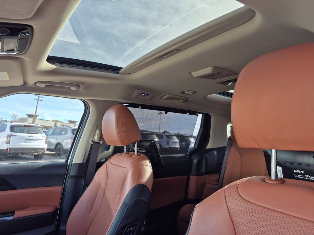 Certified 2023 Kia Carnival SX Prestige image 13
