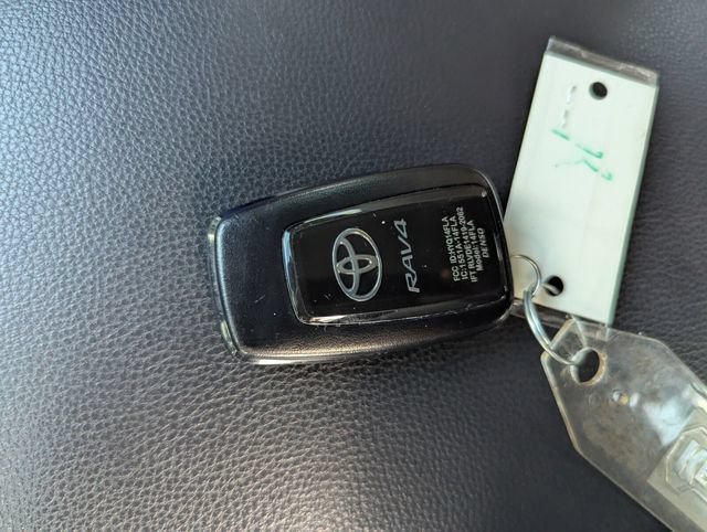 Used 2024 Toyota RAV4 XLE AWD/4WD image 29