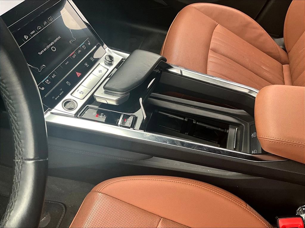 Used 2022 Audi e-tron Premium Plus w/ Premium Plus Package image 14