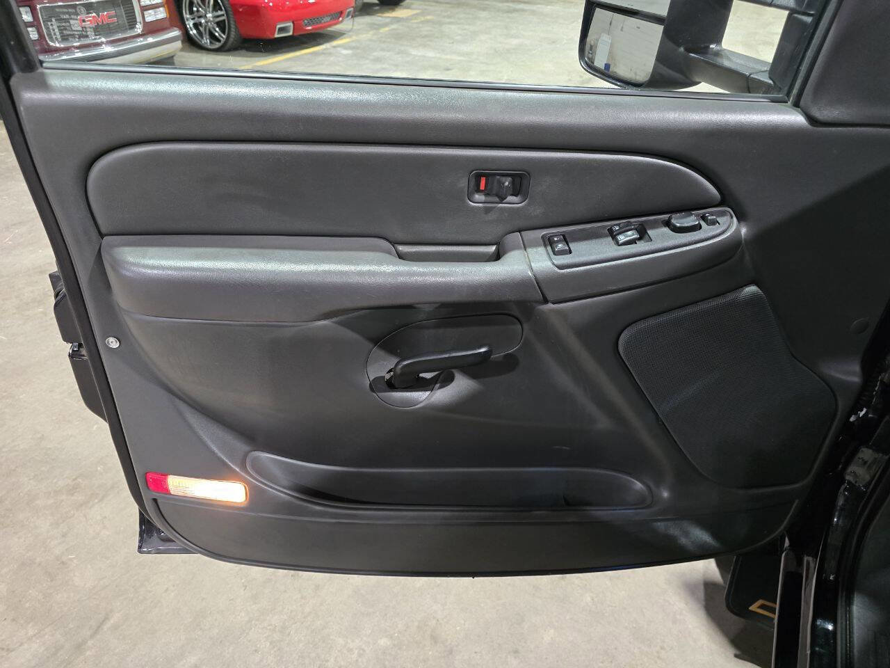 Used 2007 Chevrolet Silverado 2500 LT w/ Snow Plow Prep Package image 30