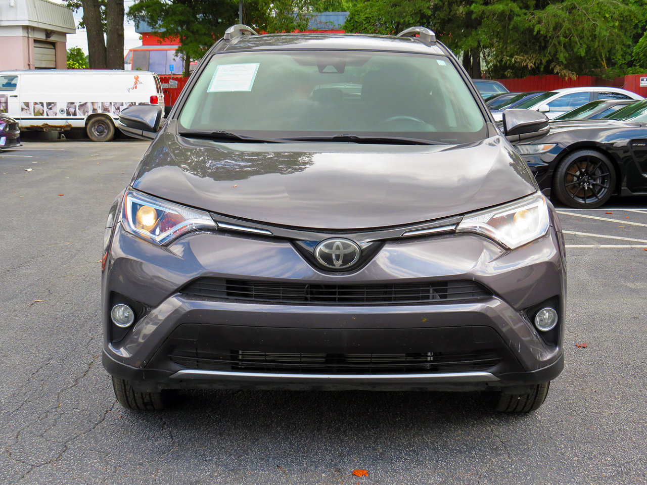 Used 2018 Toyota RAV4 XLE image 4