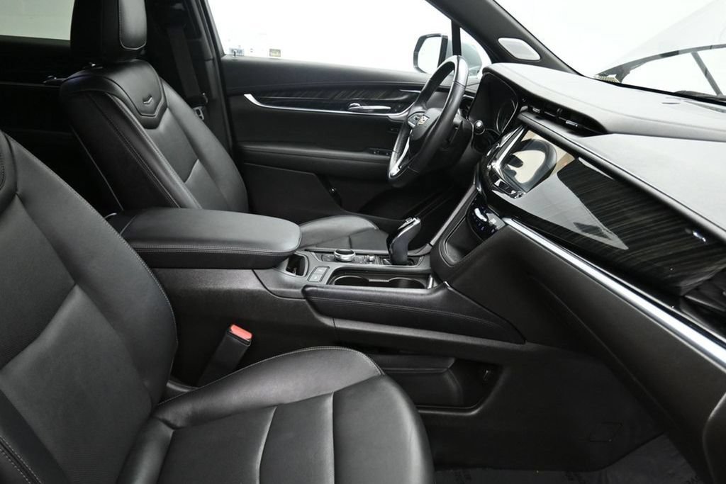 Used 2023 Cadillac XT6 Premium Luxury FWD image 13