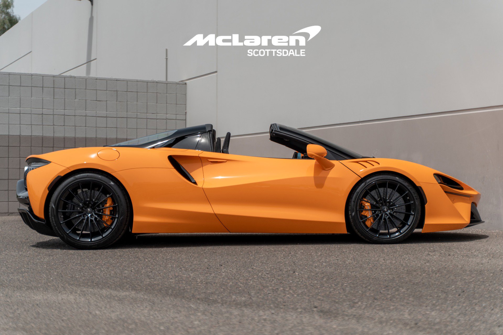 Used 2026 McLaren Artura Spider RWD image 8