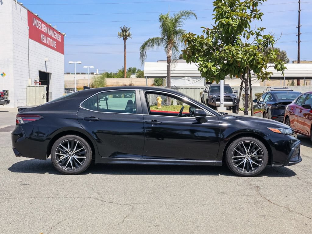 Used 2024 Toyota Camry SE FWD image 3