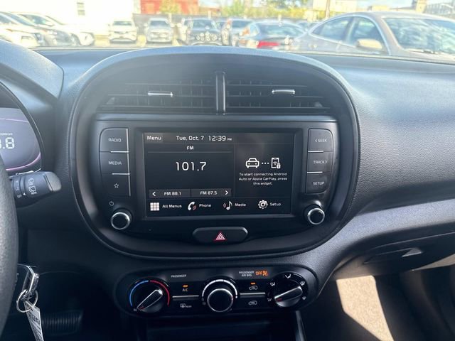 Used 2023 Kia Soul LX image 22